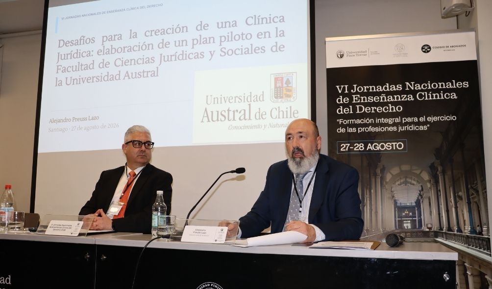 Académico presentó propuesta de Clínica Jurídica UACh en jornadas nacionales de la U. Finis Terrae