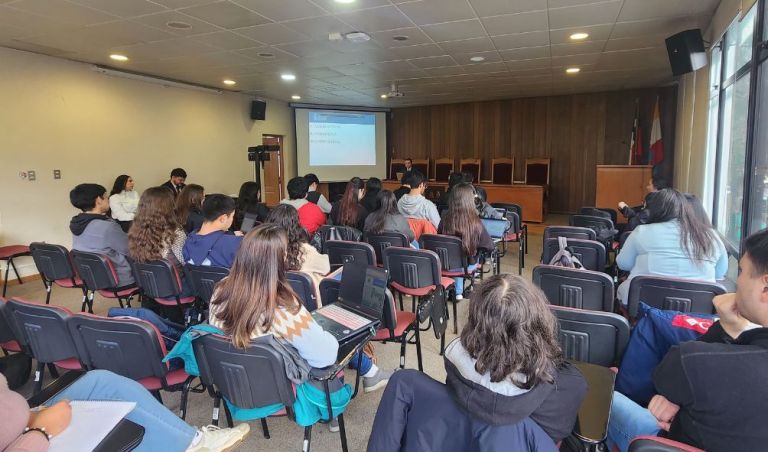 Derecho UACh - Académico Ignacio Ríos dictó clase magistral a ...